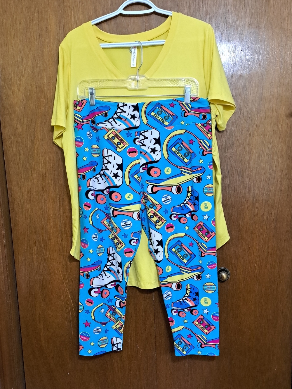 Women's Bright Blue Retro Skate Print Capris